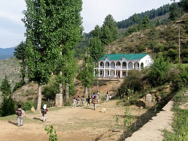 Please contribute money/resources for the children at the Haji Public School in Kashmir - every little support matters!