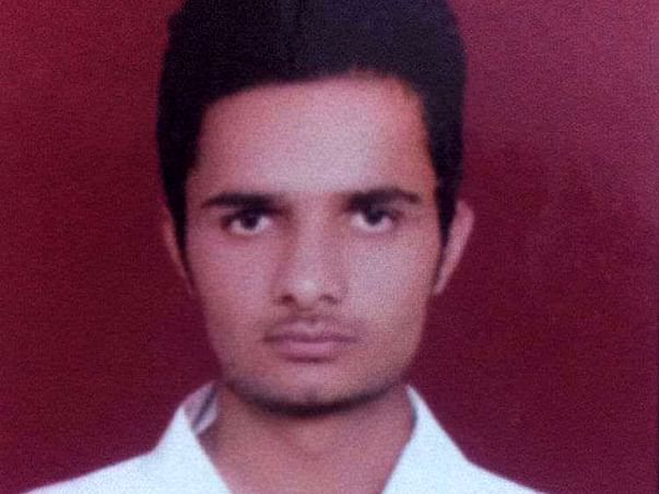 Help Mohit pay his college fee