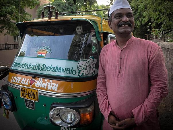 Ahmedabad no Rickshawalo – Personifying “Love All, Serve All”