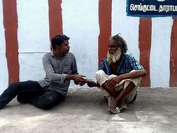 Food and clothing to homeless people in Vellore