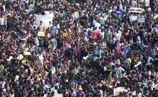 Lakhs of women, kids, men protesting day and night at Marina needsfood