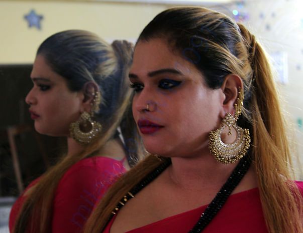 Pinky masi is the guru of Mallika, Aaliya, Khushi and Nikita