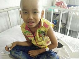 Father Is Begging On The Streets To Save His 6-year-old From Cancer