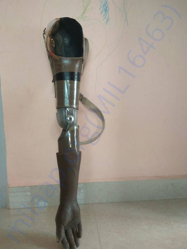 Pic of broken artificial hand near the shoulder