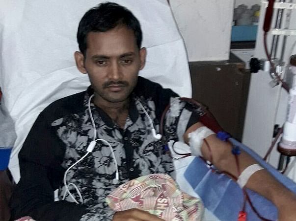 This Daily Wage Worker Wants To Live For His 3-year-old Daughter