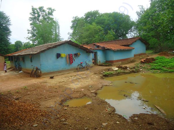 गंदे पानी का इस्तेमाल बर्तन धोने के लिए करते हैं ग्रामीण
