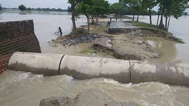 Road communication collapsed