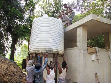 Lifting a water tank