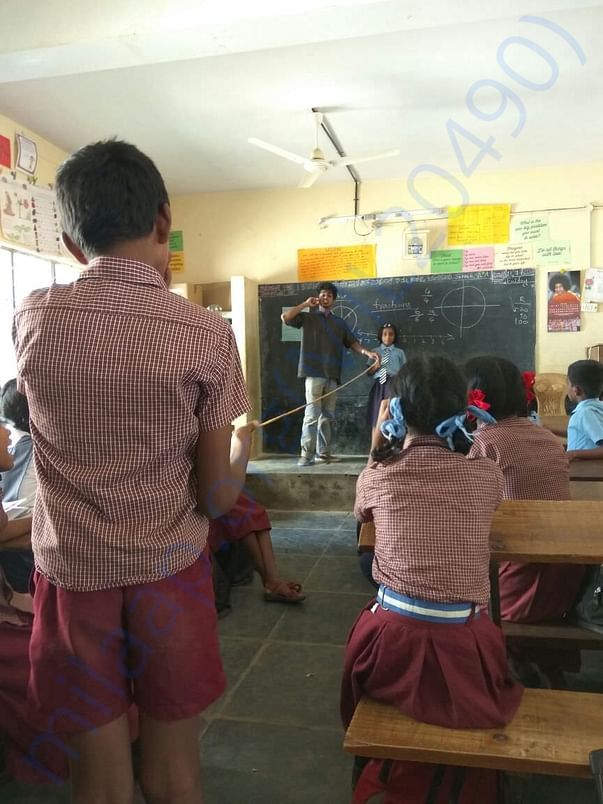 Pranav Sir, doing an activity to help kids visualise the number line