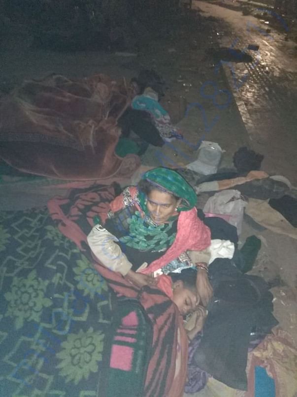 Ladies and Kids sleeping at Roadside