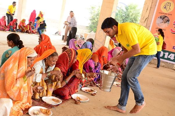 Volunteers at Annakshetra