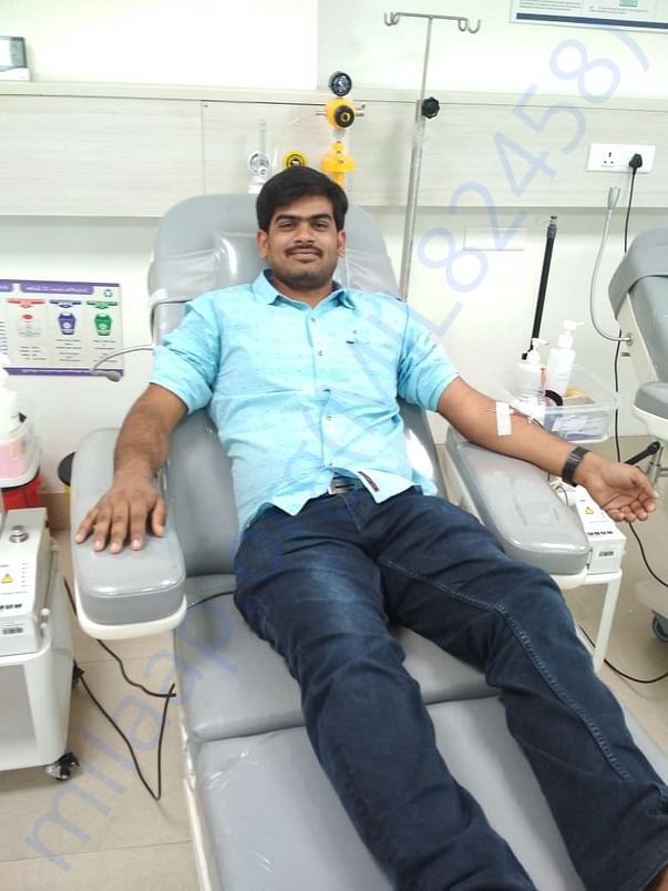 Friends donating blood