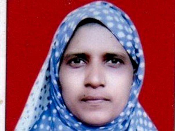 Help Ayesha Fight Uterus Cancer And Get Treatment.