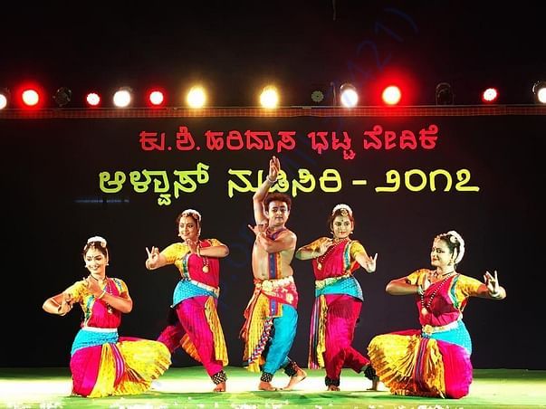 Shailusham Dance Ensemble International Performance Pic
