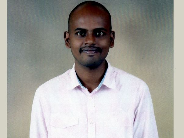 Help Sabari To Complete His Post Graduation.