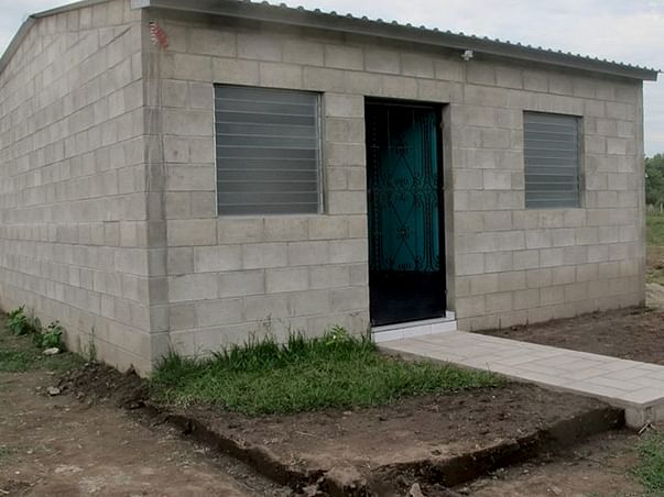 Help Alamelu Build A Home For Herself And Her Children.