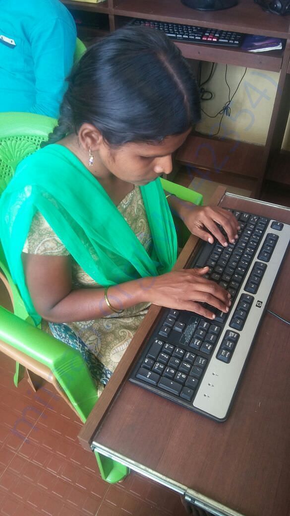 Blind Roja on computer