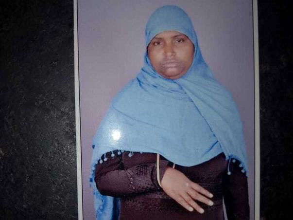 Help Shaheen who Met with An Accident And Injured her Right Hand.