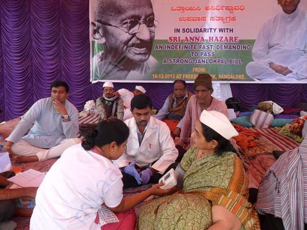 Doctor checking at the time of indefinite fasting