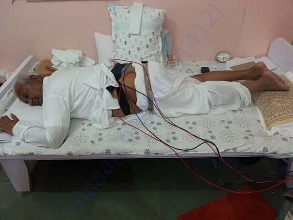 Treating adarniya Anna Hazare ji for there back pain