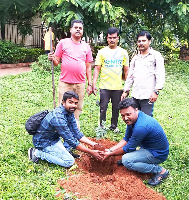Plantin trees In Kempegowda Park