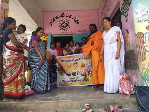 SWAMYJI WITH ANGANWADI HELPERS AND PATIENTS