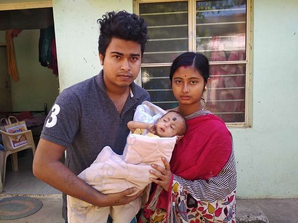 Aaradhya with her parents