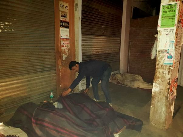 Help Preeti To Distribute Blankets to People Living on Footpaths