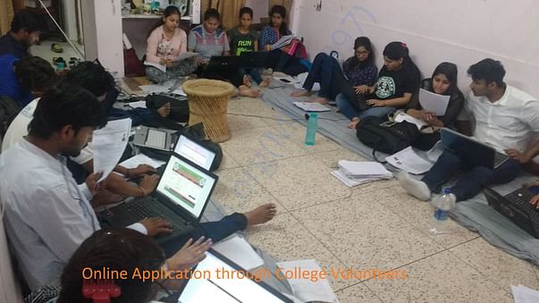 Saaras Foundation team filling the application form.