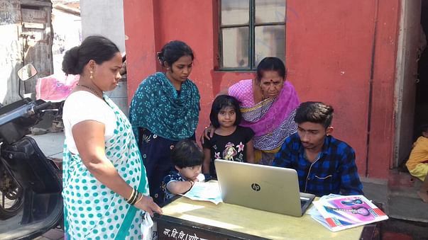 Community Help Desk for filling online application.