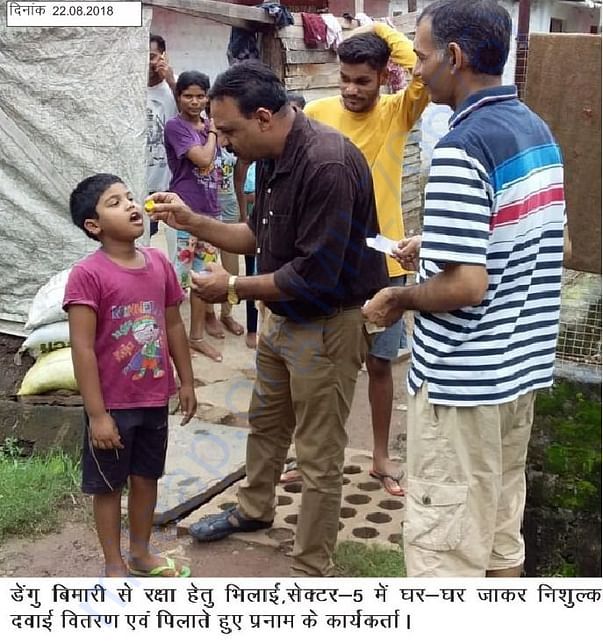 Pranam's volunteer providing free vaccination of Dengue to children