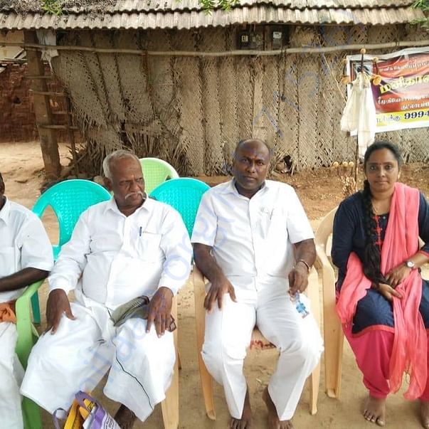 Meenakshi Sundaram and some volunteers