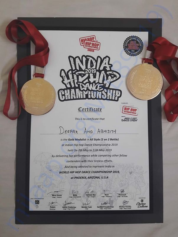 Certificate from HHI and gold medals