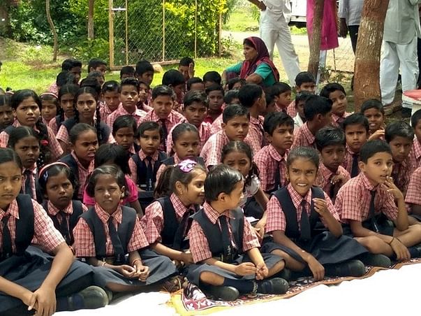 Help to provide uniform,stationary,day meal to school children