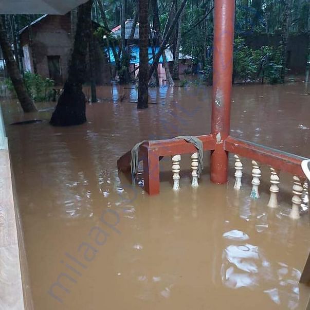 HOUSES ARE BADLY DAMAGED BECAUSE oF FLOOD