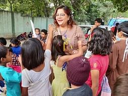 Delhi Lady Helps Terminally Ill Children Outside AIIMS