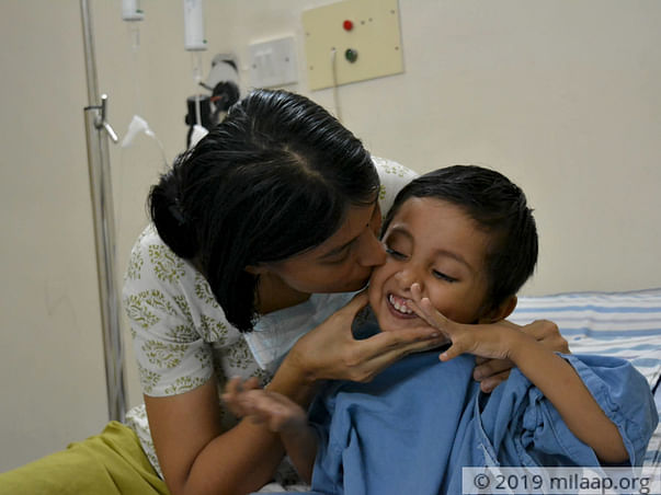 He Smiles At Everyone In The Hospital,Unaware That Cancer Can Kill Him