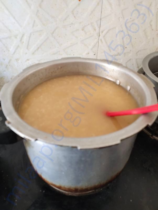 Soup and rice ready to be put in their bowls.