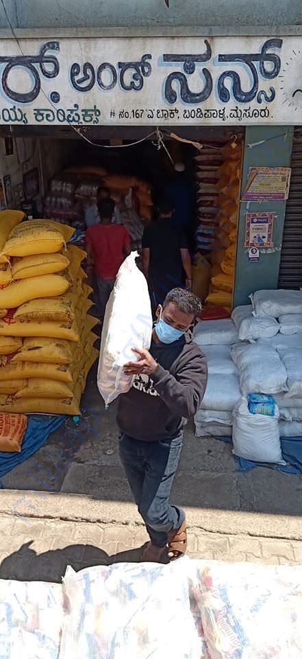 Mysuru Team volunteers getting ready for food packet distribution