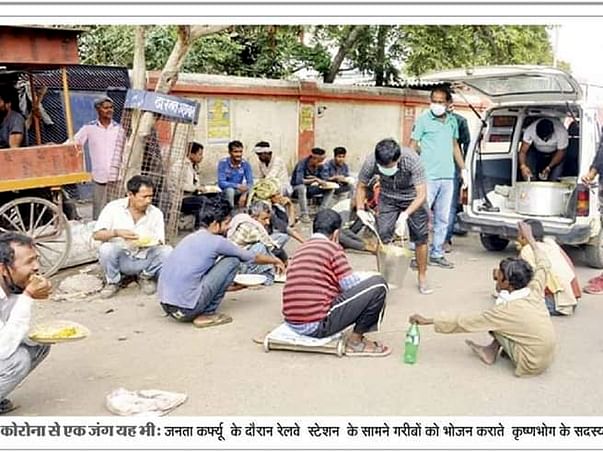 Corona: Distributes Free Food in Hospitals and Slums in Gorakhpur