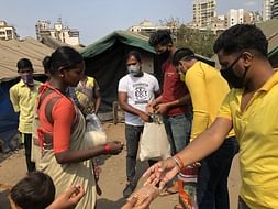 Halp Anchal serve food to the daily wagers in navi mumbai