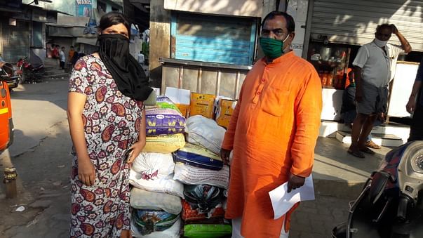 distributed 100 pckts of 01 month dry ration in dharavi to needy