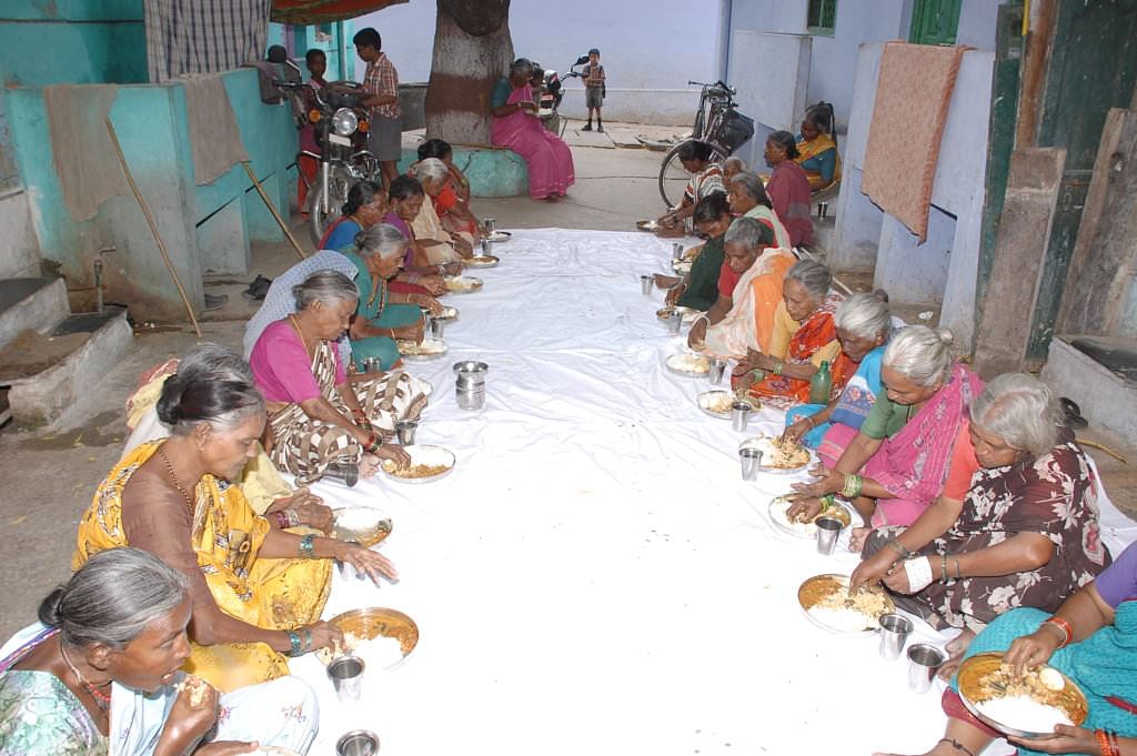 MIDDAY MEAL DISTRIBUTION FOR OLD WOMAN