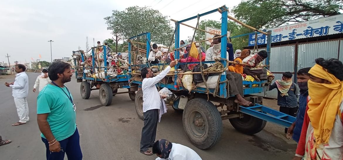 Distribution OF food to Sugarcane migrant worker
