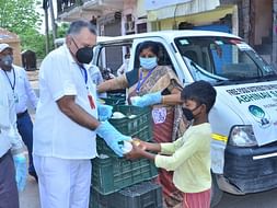 COVID-19 NGO distributing food, masks and sanitizers in slums of DELHI