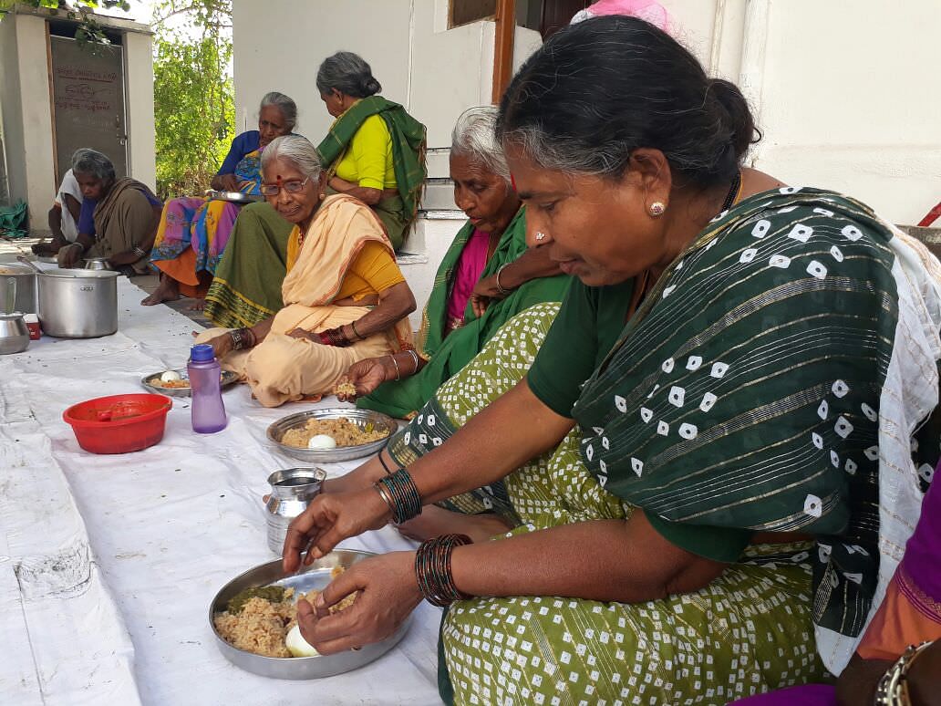 Meal donation for poor needy oldage people helpaged by donating milaap