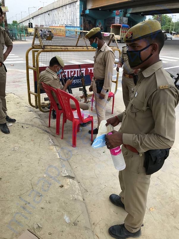 Distribution of Food packets to the migrant labours
