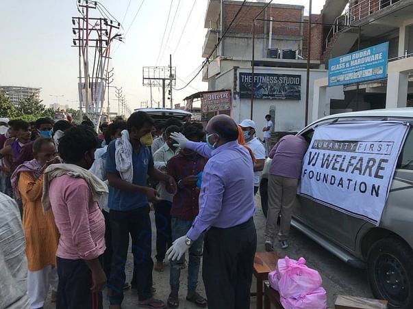 Distribution of Food packets to the migrant labours
