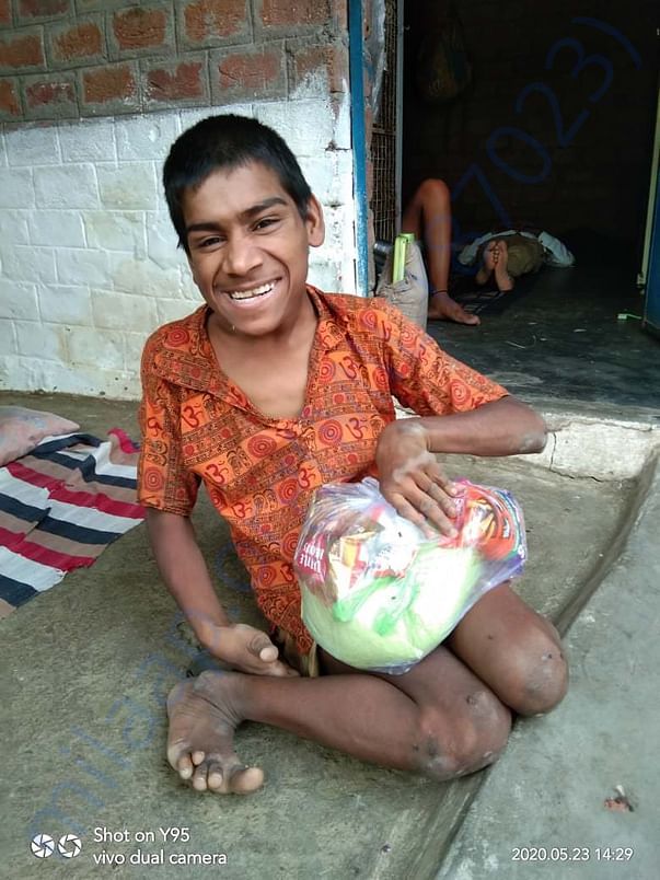 Distributed EID kits to Bhopal gas victim childrens
