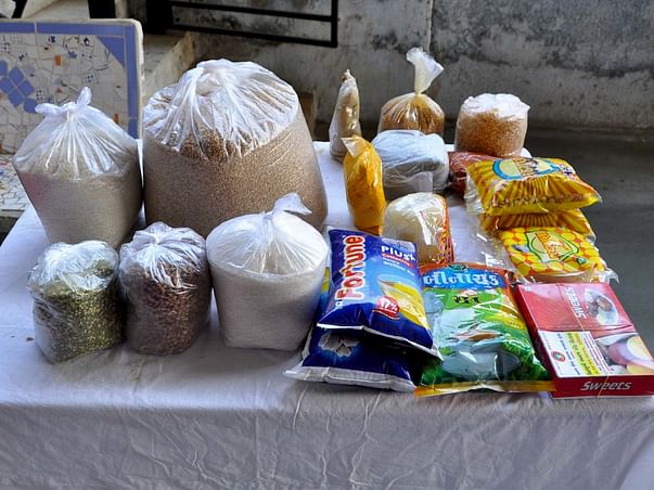 Support Vindhya Vasini distribute grocery kits to daily wage workers